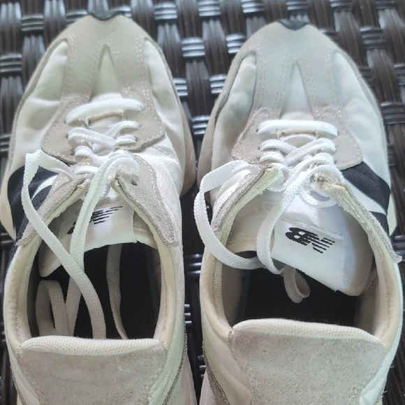 Women's s Black and White New Balance 327 - Picture 7 of 7